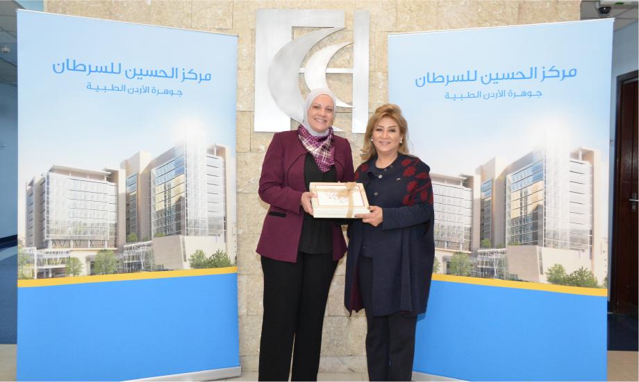 الاحتفال بعيد الأم في مركز الحسين للسرطان مع الممثلة أمل الدباس