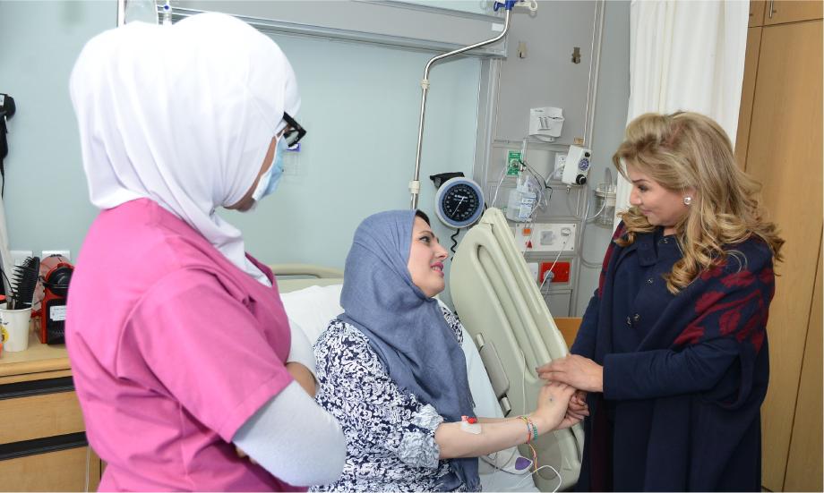 الاحتفال بعيد الأم في مركز الحسين للسرطان مع الممثلة أمل الدباس