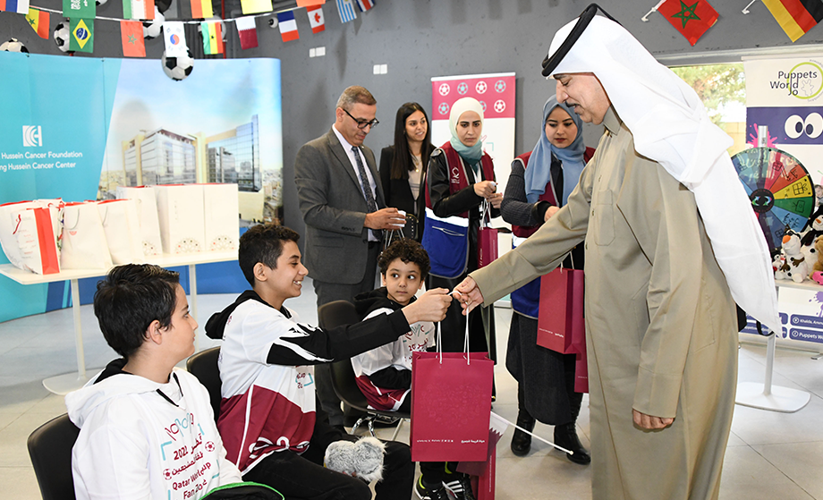 داعمون من قطر يحتفلون بكأس العالم مع أطفال المركز