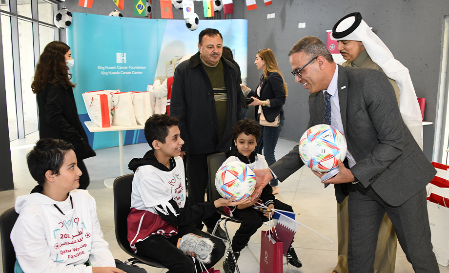 داعمون من قطر يحتفلون بكأس العالم مع أطفال المركز