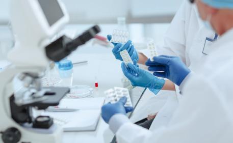 مبنى العيادات ومختبرات الأبحاث