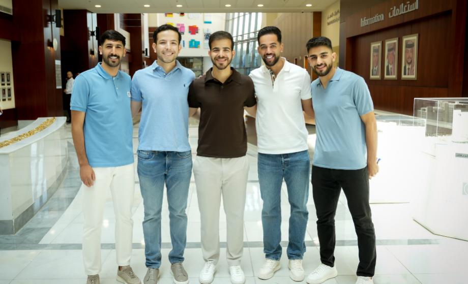 فريق نشامى كرة القدم يزور مركز الحسين للسرطان