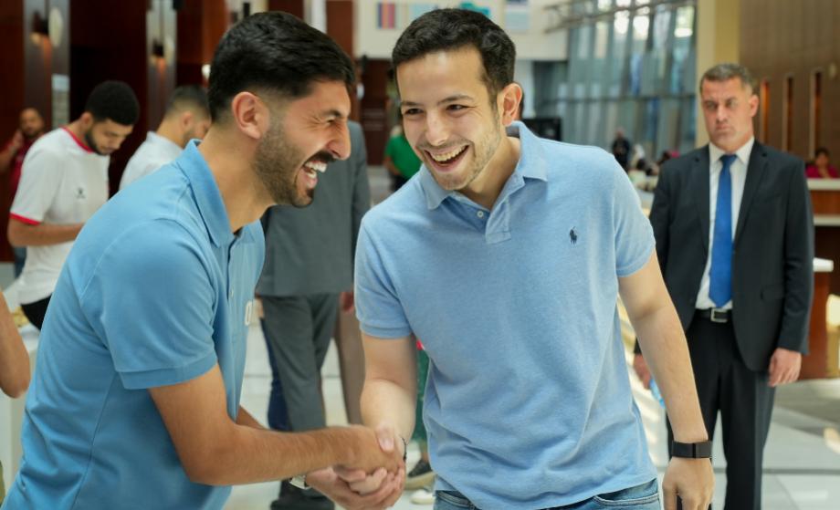 فريق نشامى كرة القدم يزور مركز الحسين للسرطان