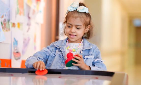 تحقيق أمنية الطفلة أيلين من مرضى غزة