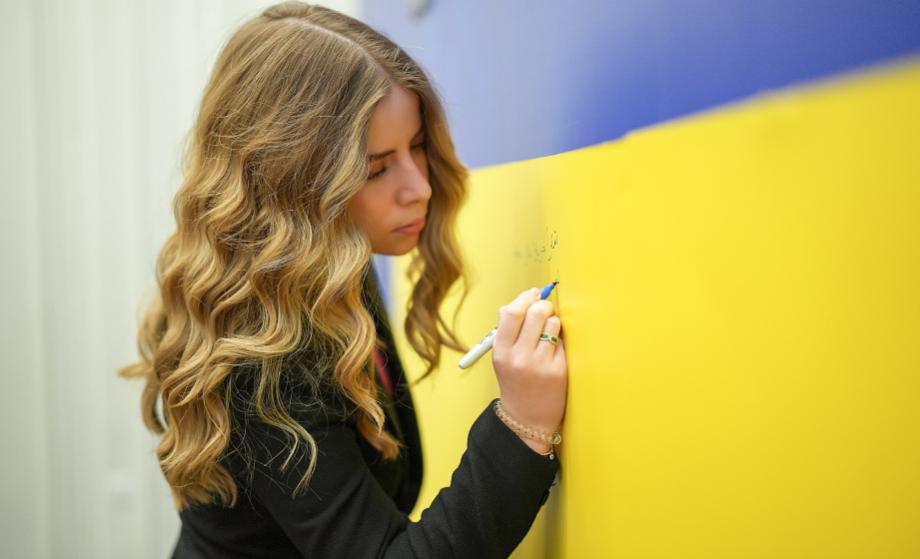 On behalf of HRH Princess Ghida Talal Princess Rajaa bint Talal Meets KHCF Volunteers