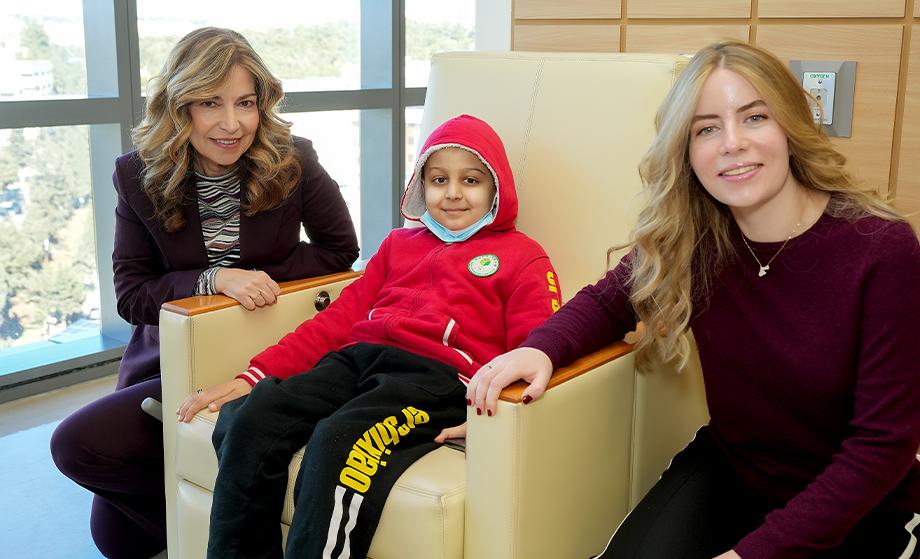 Princess Ghida Talal & Princess Rajaa bint Talal Visit KHCC’s Chemotherapy Patients