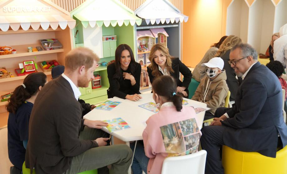 سموّ الأميرة غيداء طلال تستقبل وفدا من منظّمة الصحة العالميّة برفقة الأمراء هاري وميجان دوق ودوقة ساسكس