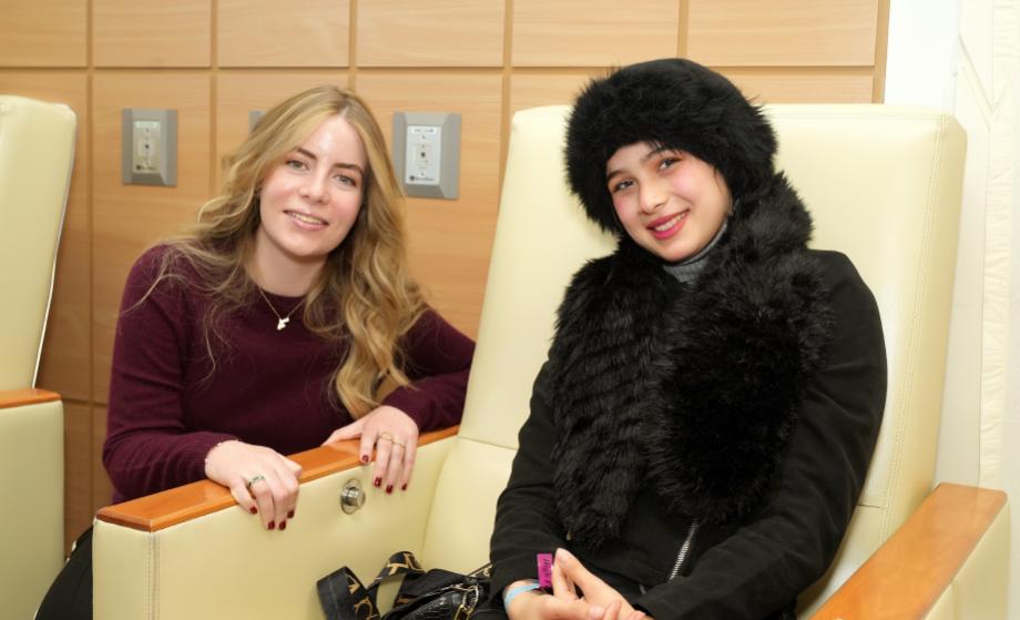 زيارة الأميرة غيداء طلال والأميرة رجاء للاطمئنان على مرضى السرطان