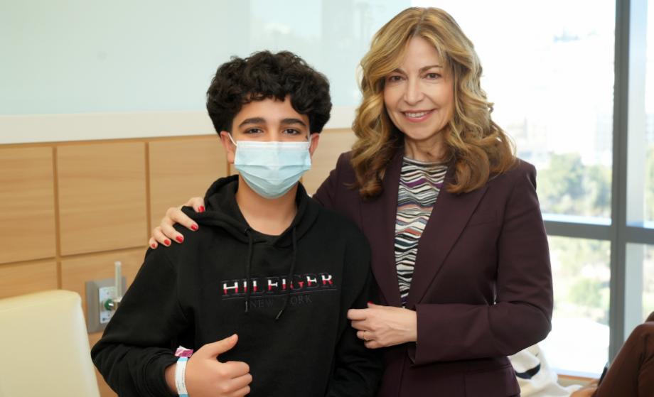 زيارة الأميرة غيداء طلال والأميرة رجاء للاطمئنان على مرضى السرطان