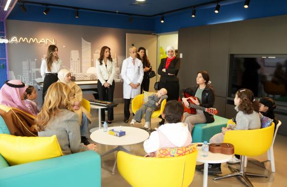 زيارة سموّ الأمير منصور بن خالد بن فرحان آل سعود، سفير خادم الحرمين الشريفين، إلى مركز الحسين للسرطان