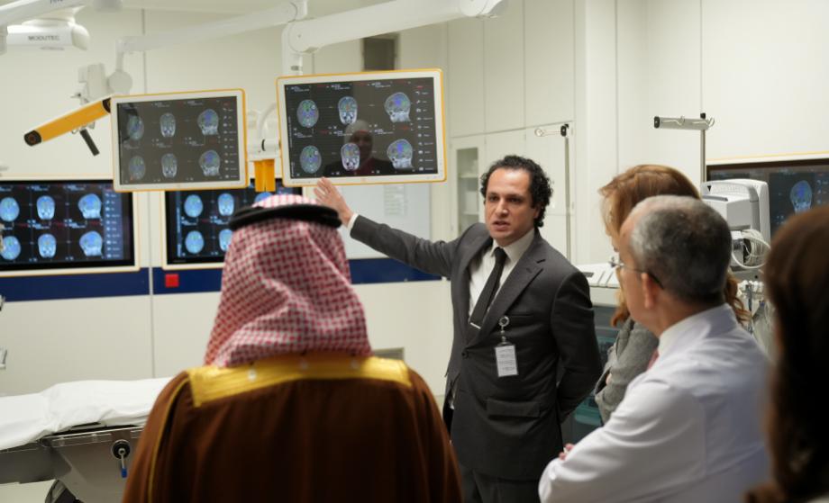 زيارة سموّ الأمير منصور بن خالد بن فرحان آل سعود، سفير خادم الحرمين الشريفين، إلى مركز الحسين للسرطان