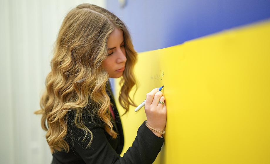 On behalf of HRH Princess Ghida Talal Princess Rajaa bint Talal Meets KHCF Volunteers